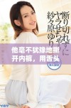 他毫不犹豫地撕开内裤，用舌头细致入微地探索和挑逗